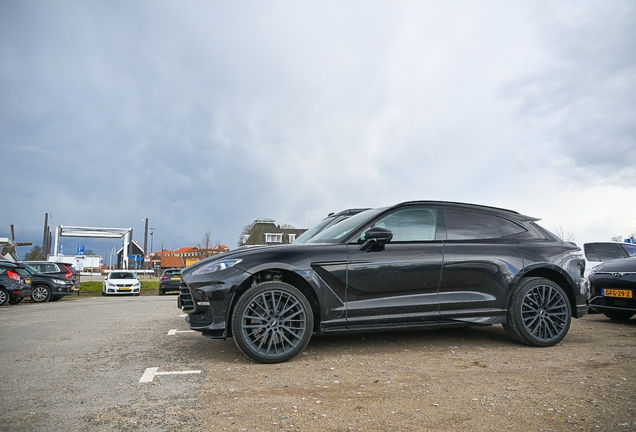 Aston Martin DBX707