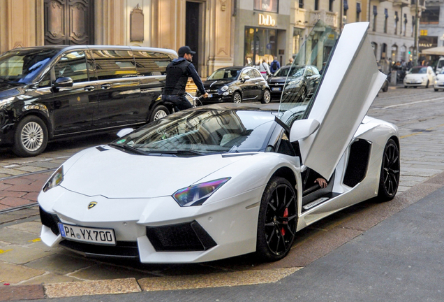 Lamborghini Aventador LP700-4 Roadster