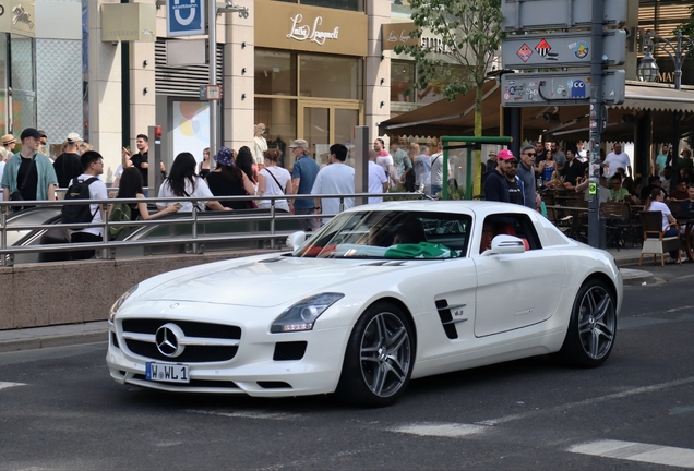 Mercedes-Benz SLS AMG