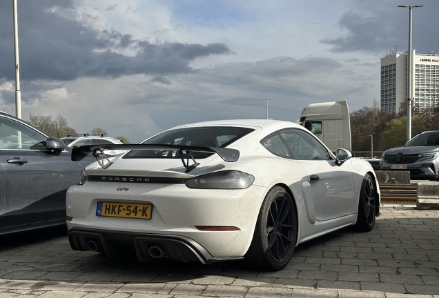 Porsche 718 Cayman GT4