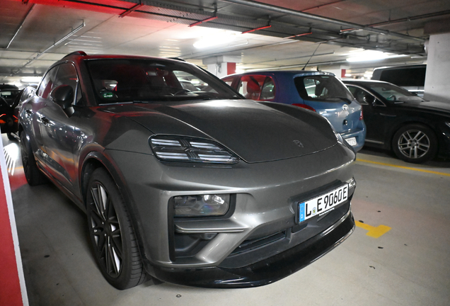 Porsche Macan EV Turbo