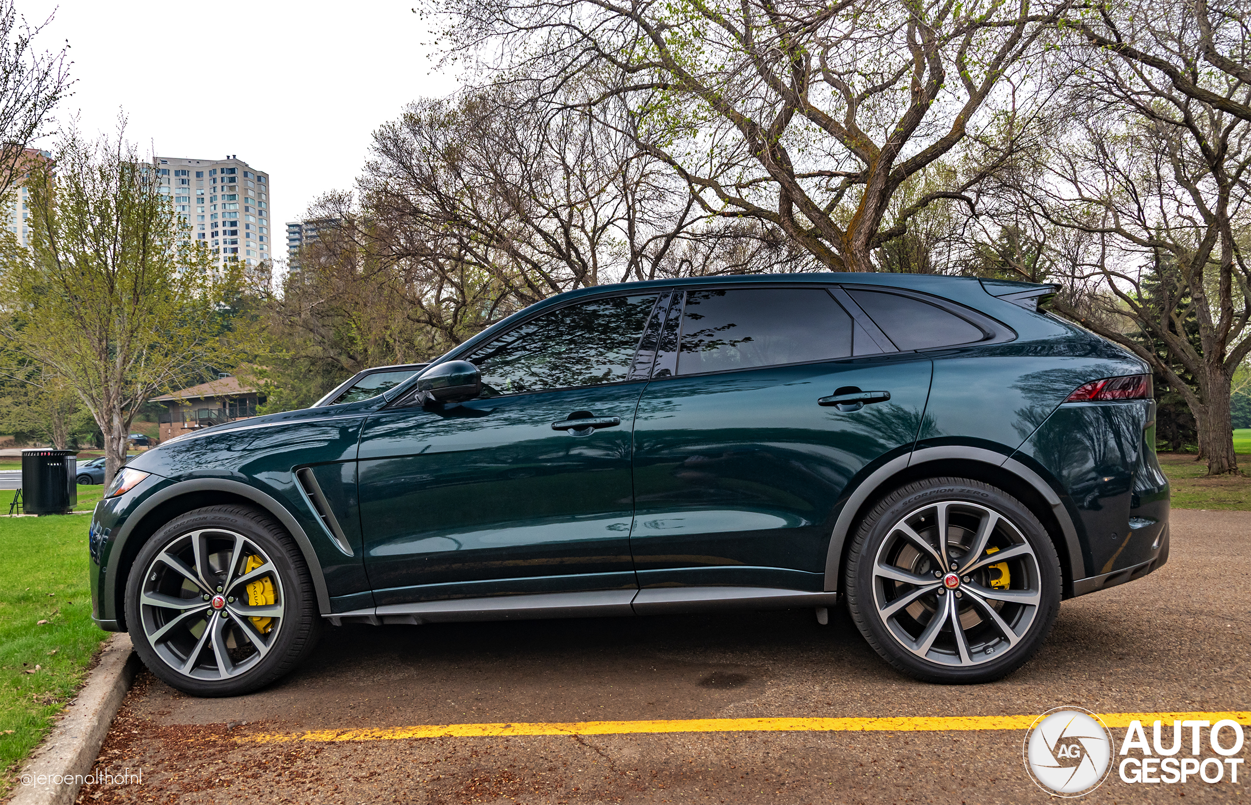 Jaguar F-PACE SVR