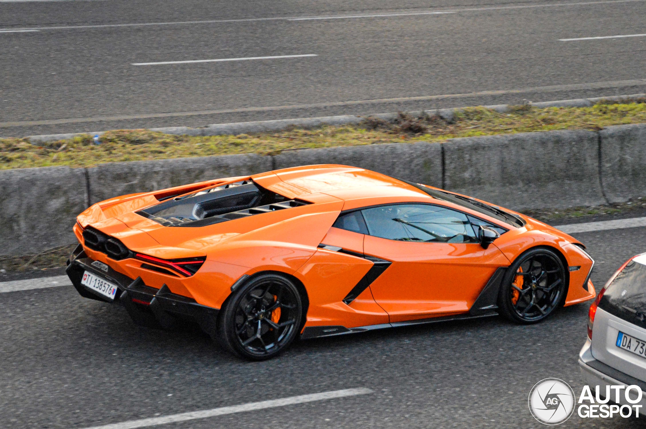 Lamborghini Revuelto