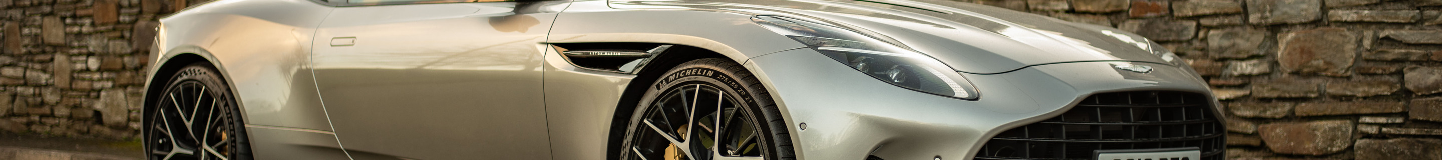 Aston Martin DB12
