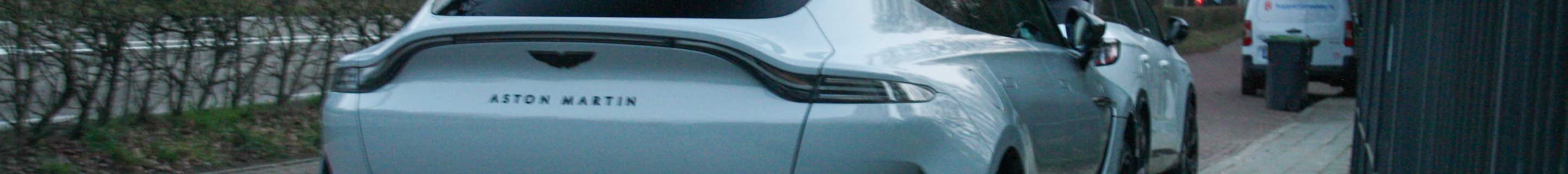 Aston Martin DBX707