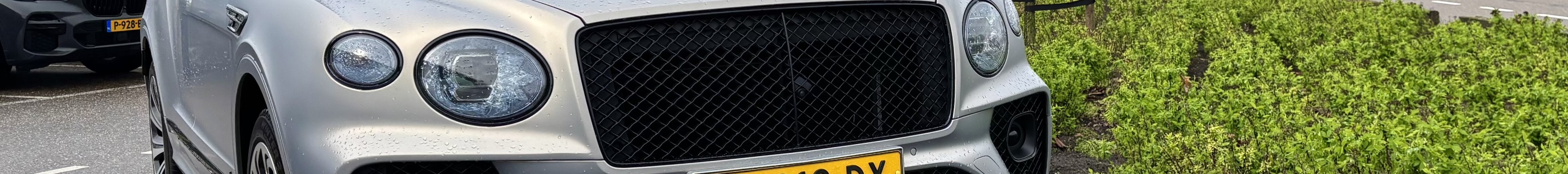 Bentley Bentayga Hybrid Azure