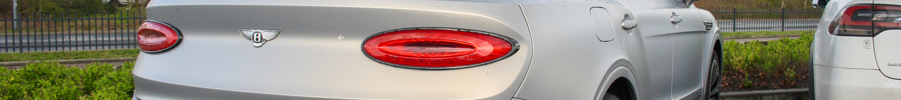 Bentley Bentayga Hybrid Azure