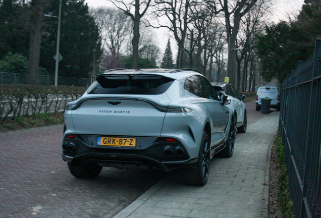 Aston Martin DBX707