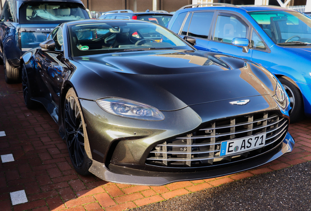 Aston Martin V12 Vantage 2023
