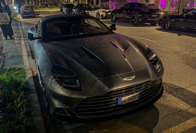 Aston Martin Vanquish Volante 2025