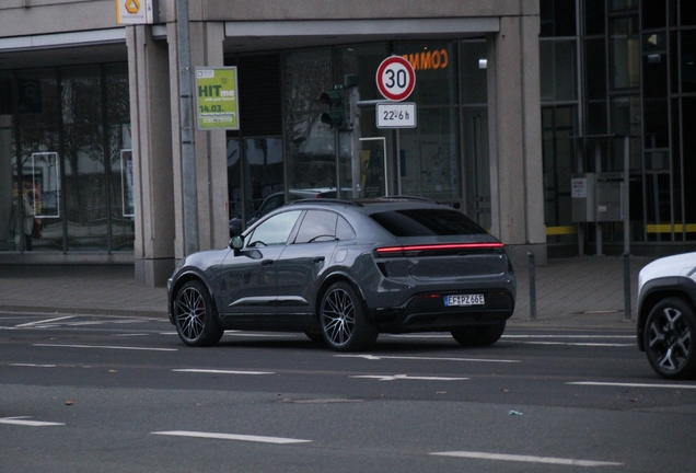 Porsche Macan EV Turbo