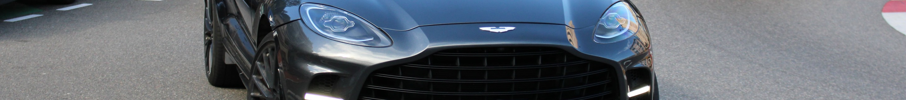 Aston Martin DBX707