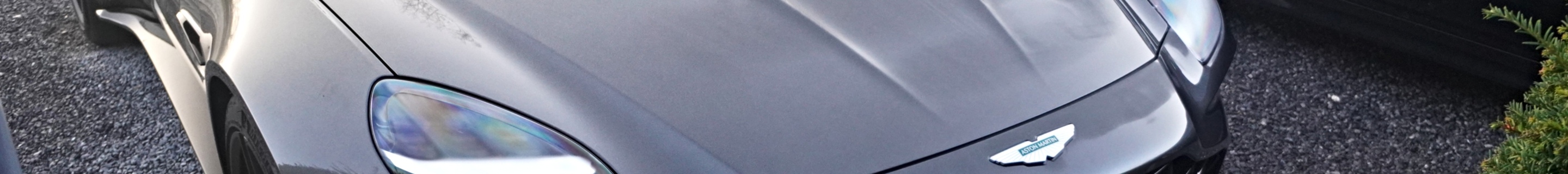 Aston Martin V8 Vantage Roadster 2025