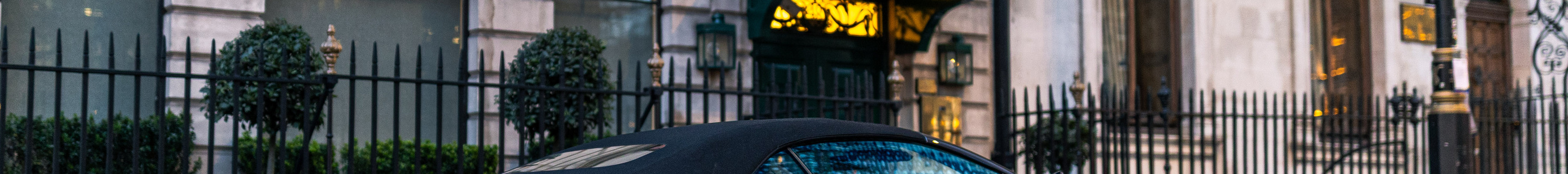 Aston Martin Vanquish Volante 2025