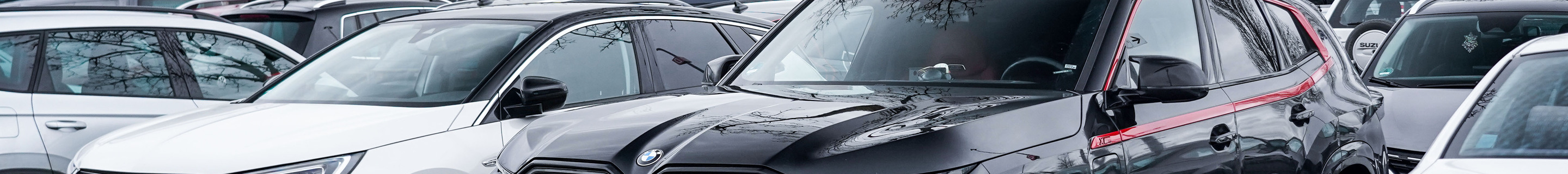 BMW XM G09 Label Red