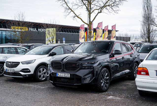 BMW XM G09 Label Red