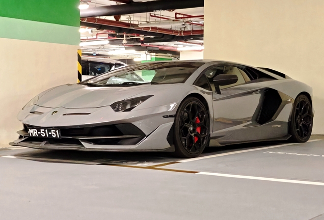 Lamborghini Aventador LP700-4