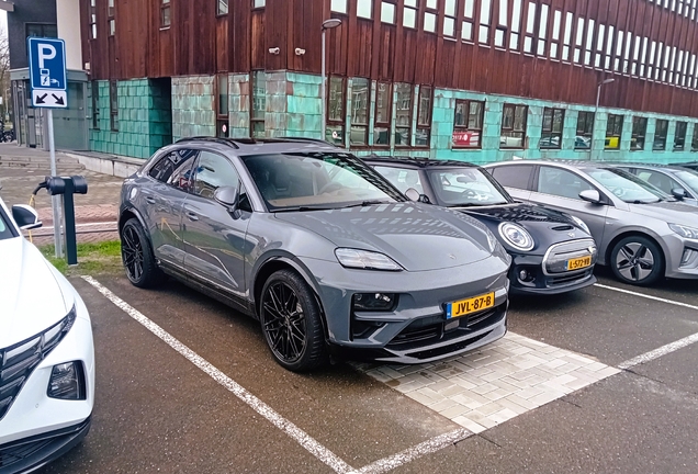 Porsche Macan EV Turbo