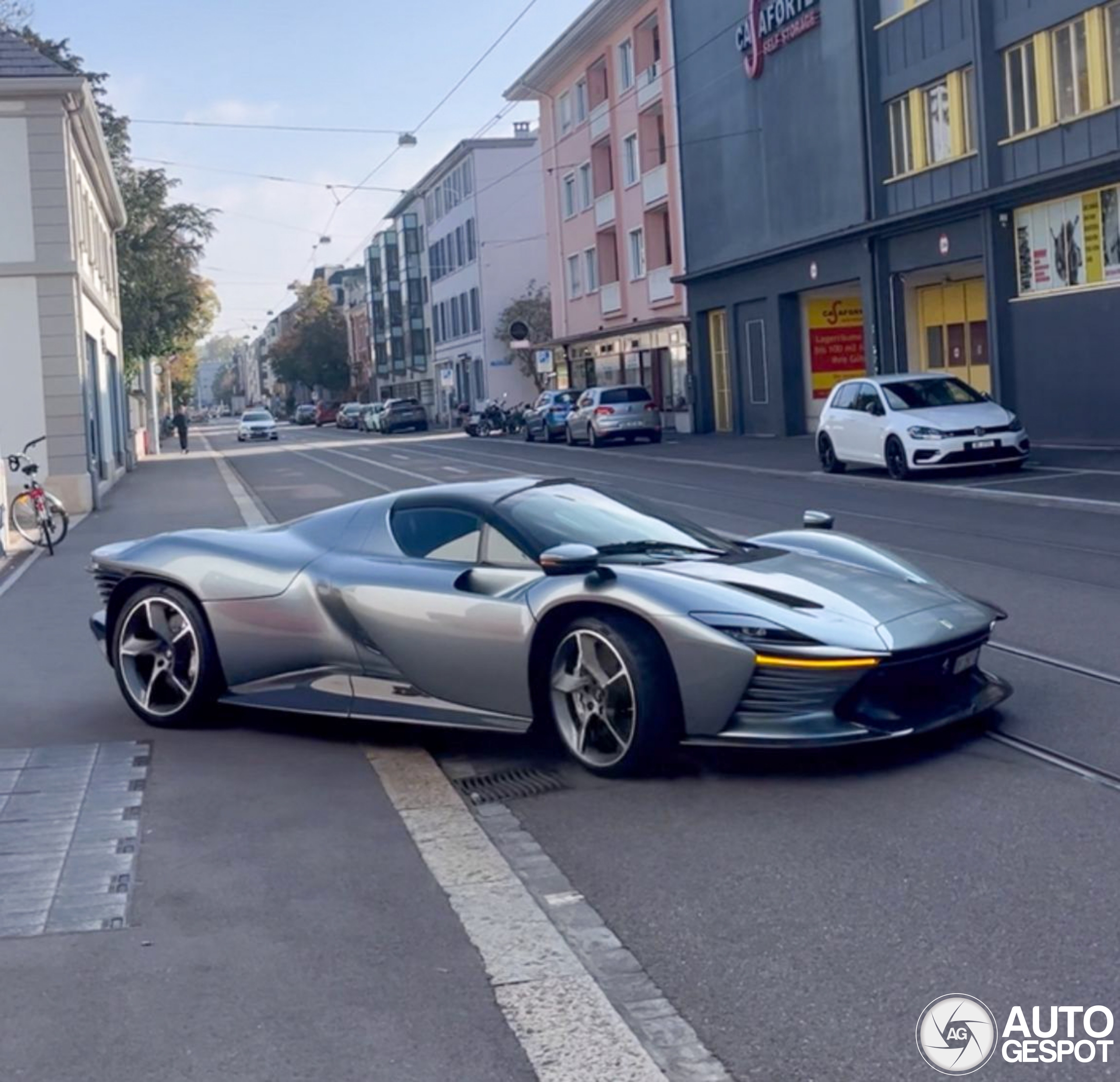 Ferrari Daytona SP3 gespot in zijn natuurlijke habitat