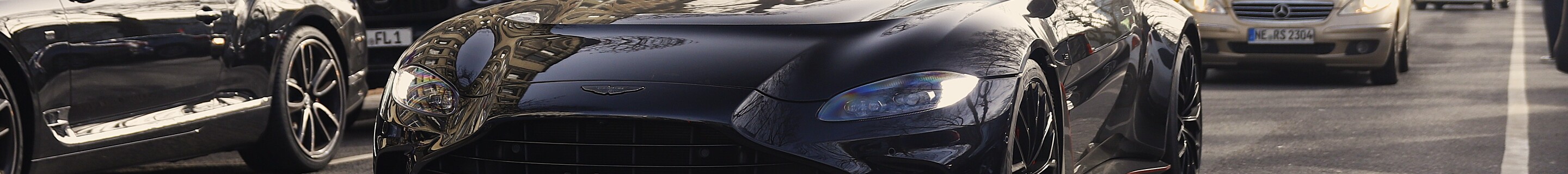 Aston Martin V12 Vantage Roadster 2023