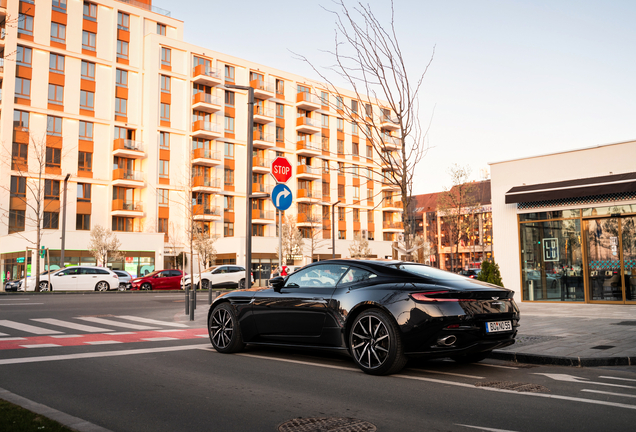Aston Martin DB11 V8