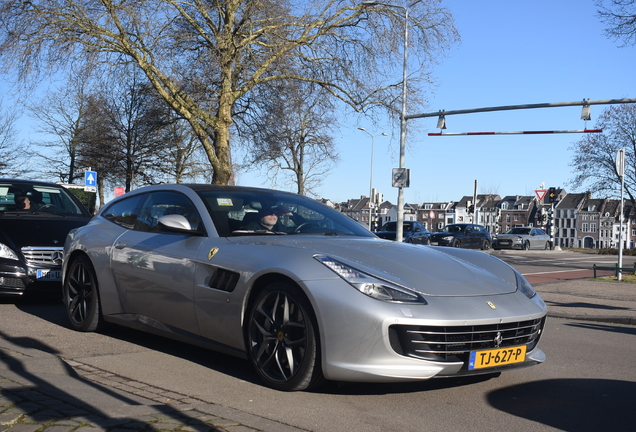 Ferrari GTC4Lusso T