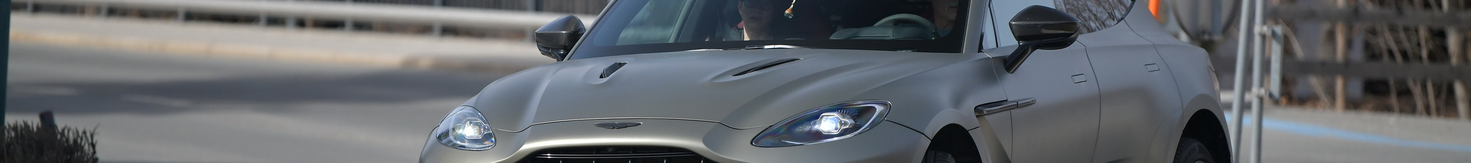 Aston Martin DBX707
