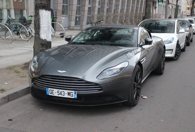 Aston Martin DB11 AMR