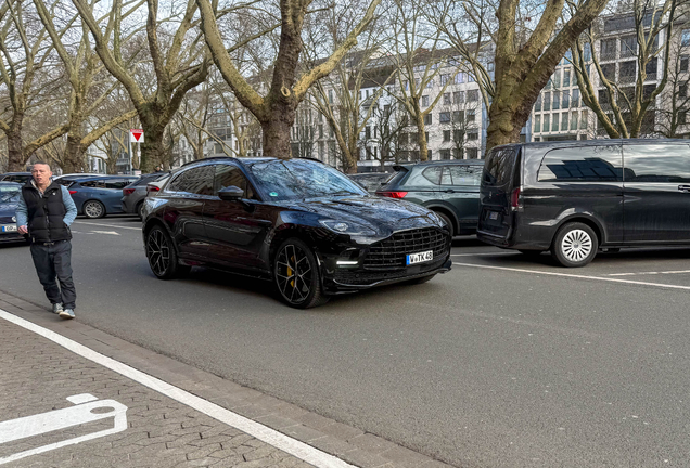 Aston Martin DBX707