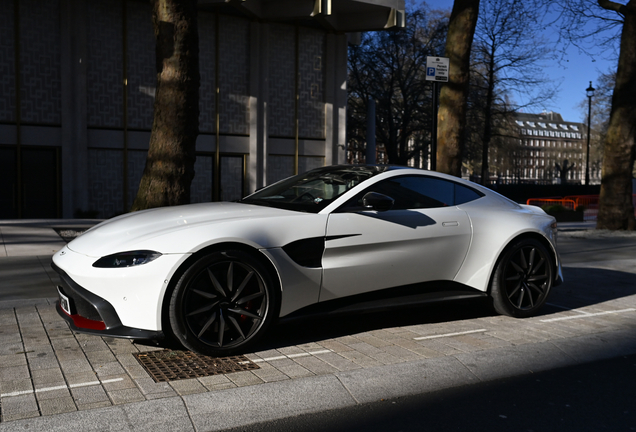 Aston Martin V8 Vantage 2018