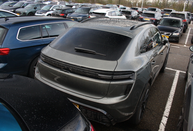 Porsche Macan EV Turbo