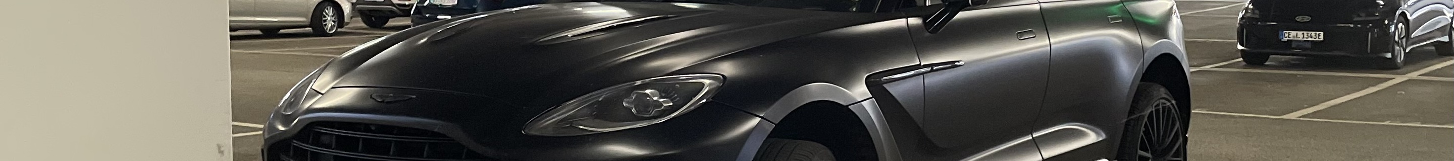 Aston Martin DBX707