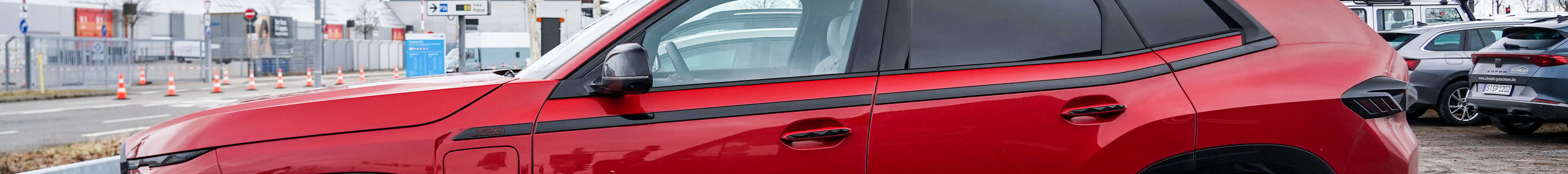 BMW XM G09 Label Red