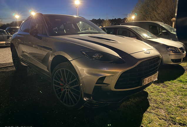 Aston Martin DBX707