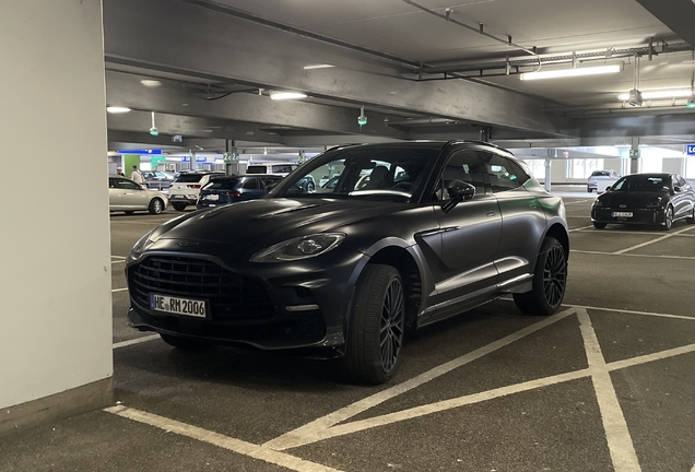 Aston Martin DBX707