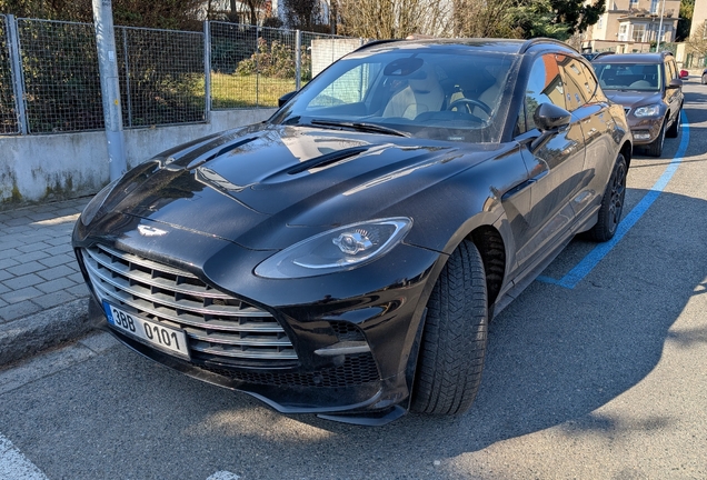 Aston Martin DBX707
