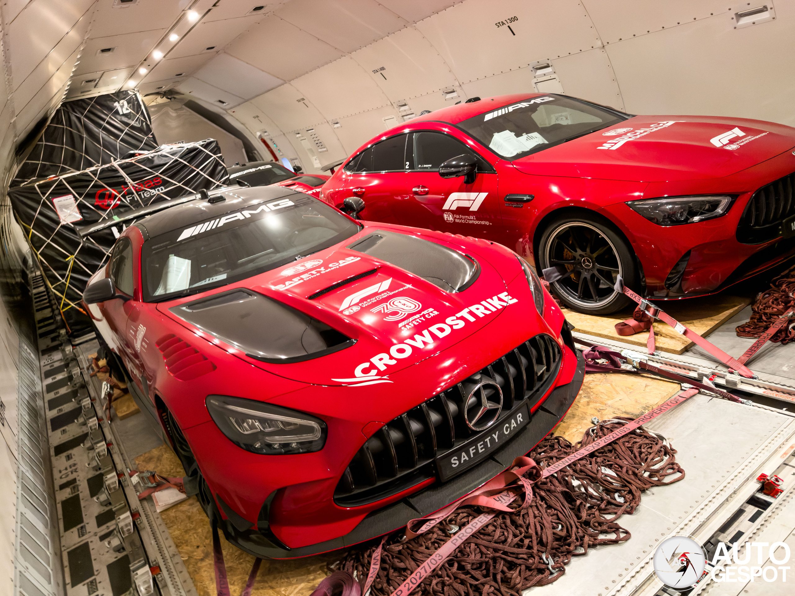 GT Black Series Safety car gespot vanuit het vrachtruim