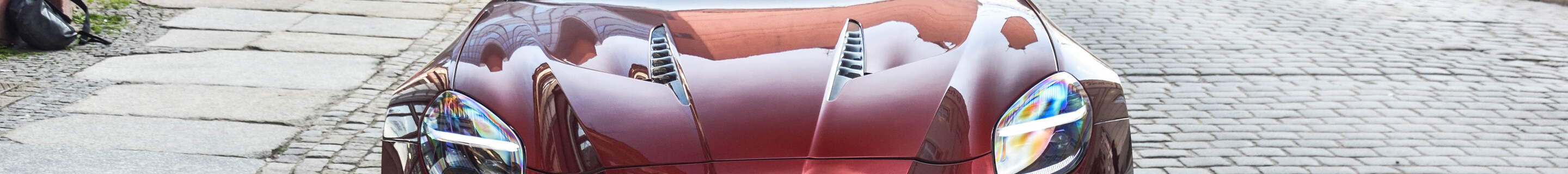 Aston Martin Vanquish Volante 2025