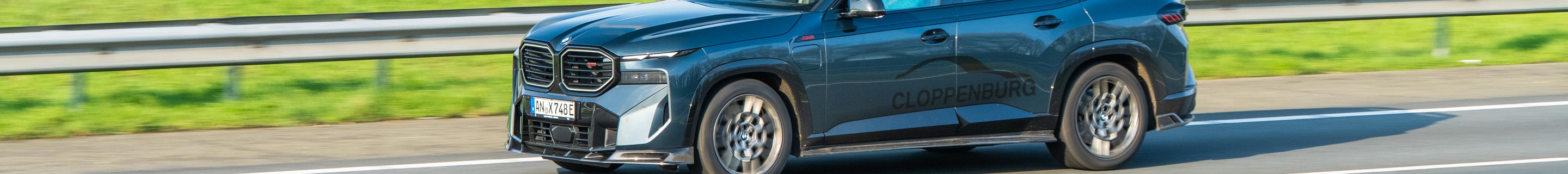 BMW XM G09 Label Red