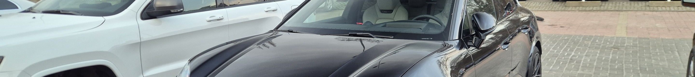 Porsche Macan EV Turbo