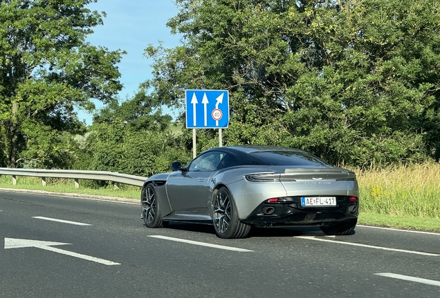 Aston Martin DB12
