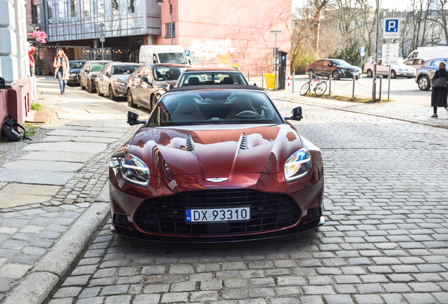 Aston Martin Vanquish Volante 2025