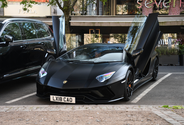 Lamborghini Aventador S LP740-4