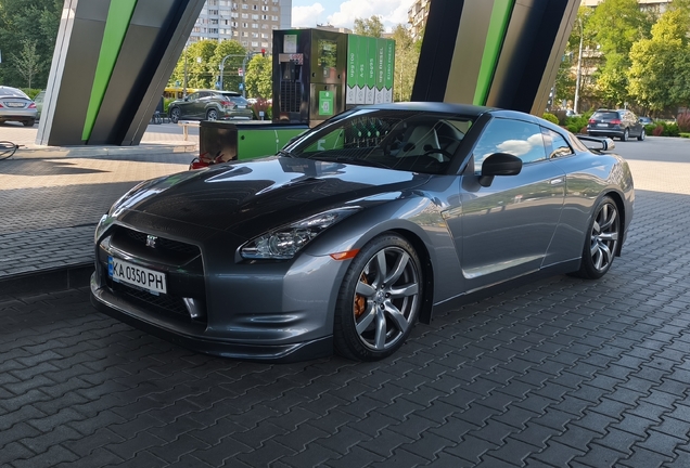 Nissan GT-R
