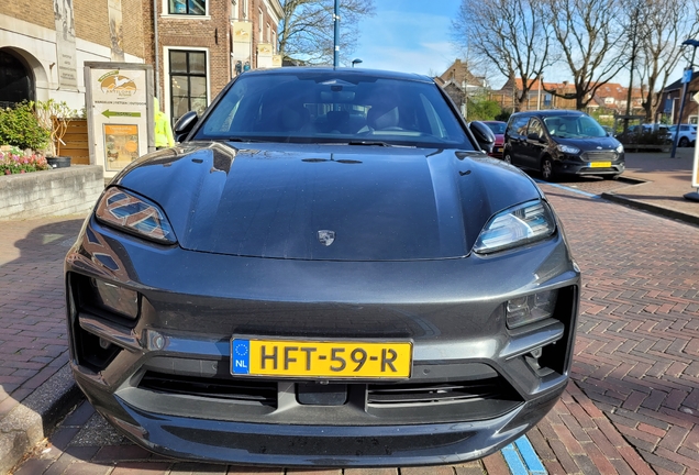 Porsche Macan EV Turbo