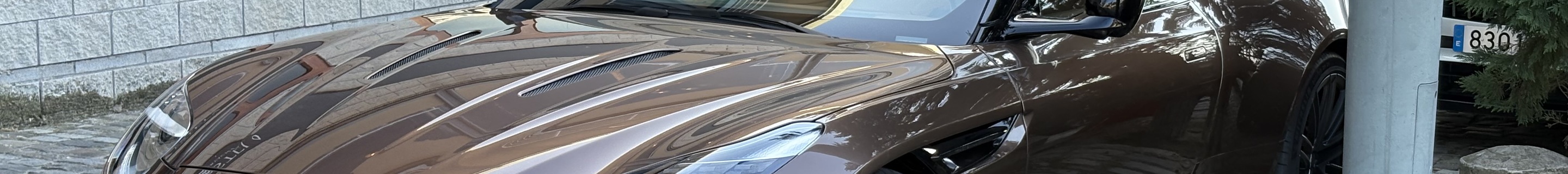 Aston Martin DB12 Volante