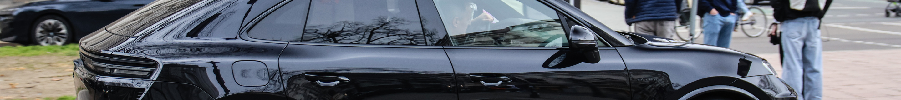 Porsche Macan EV Turbo