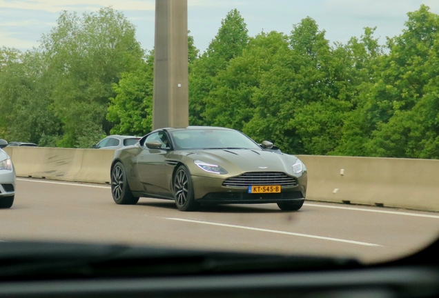 Aston Martin DB11