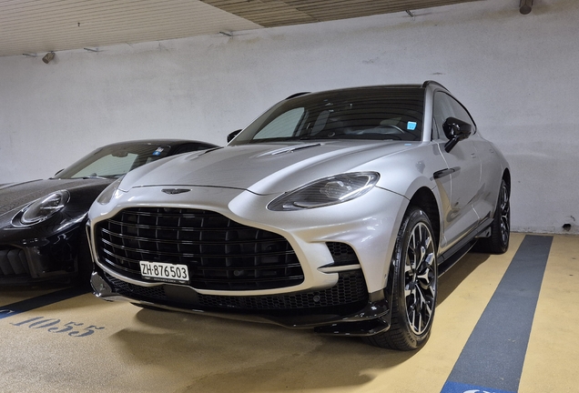 Aston Martin DBX707
