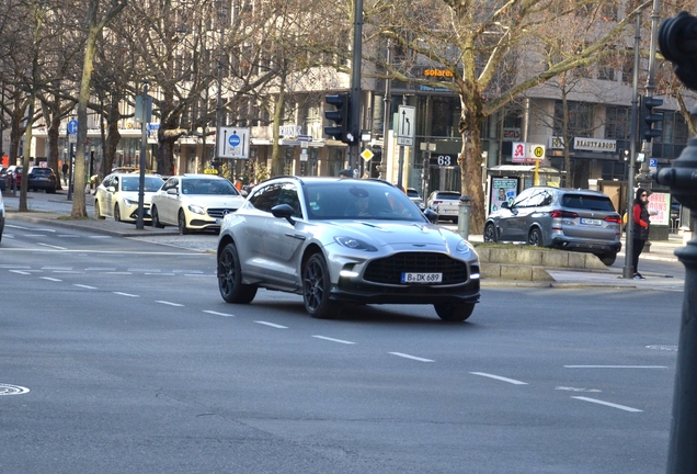 Aston Martin DBX707